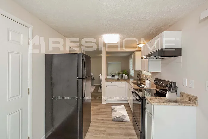 Building Photo - 930 Woodlark Dr