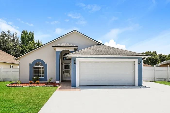 3313 Cypress Point Cir — Photo 1