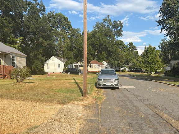 5th image of 829 Crestwood Rd