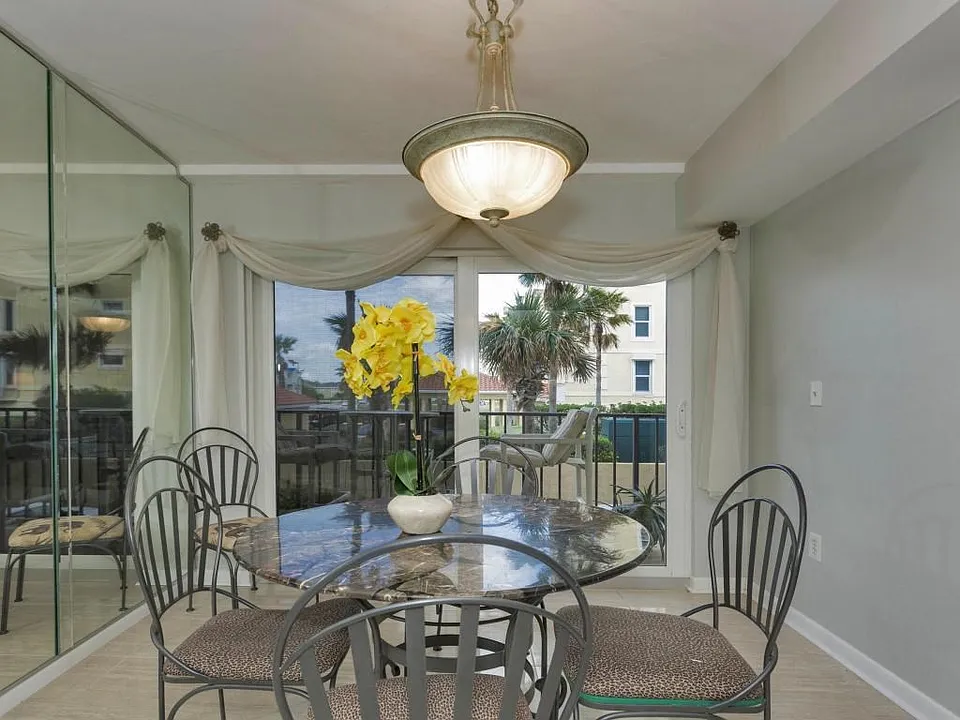 005_Dining Area