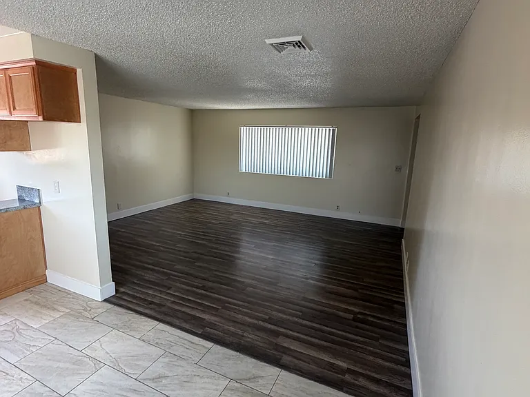11002 S Grevillea Ave #9 — Photo 5