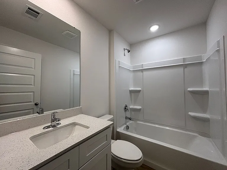 213 Preston Ln — Photo 6