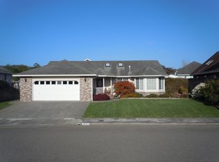 1697 Greenfield Pl, Fortuna, CA 95540
