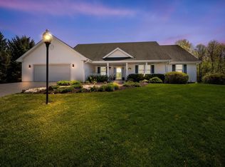 438 Eastern Trl, Mukwonago, WI 53149