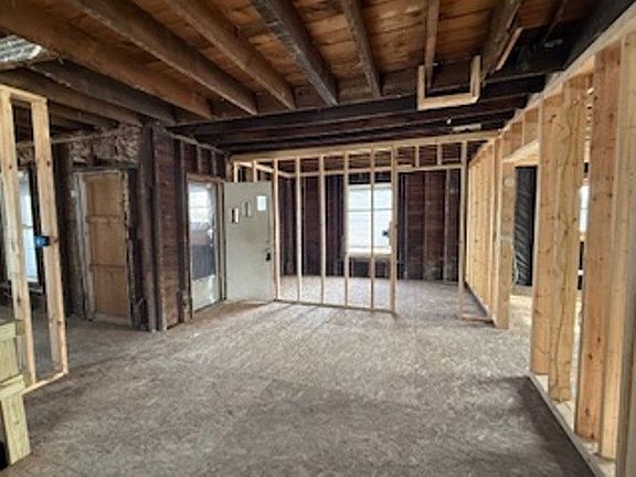 5th image of 32 Grove Ave