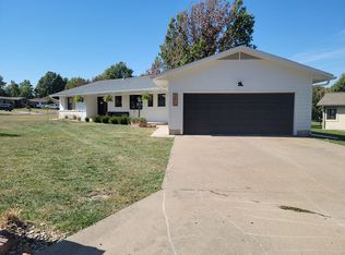 350 Parkview Dr, Sabetha, KS 66534