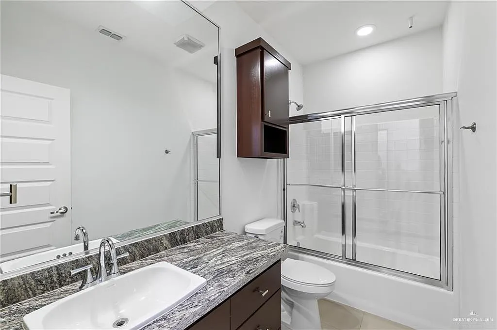 2 bed, 2.5 bath, 1349 sqft, $1,900 — Photo 4