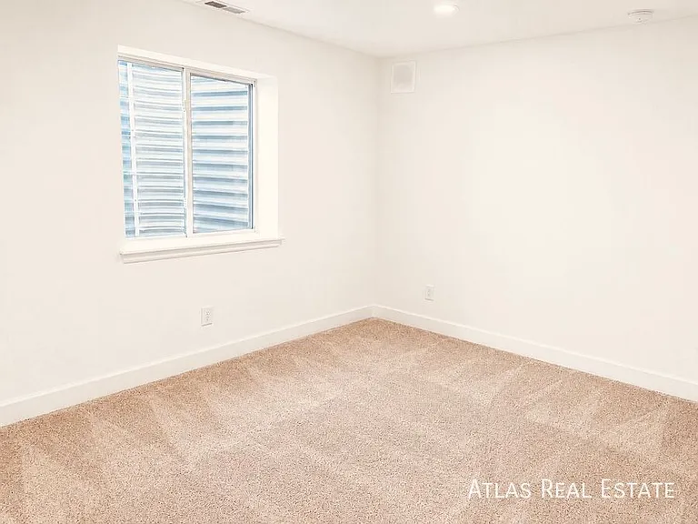 1071 Thornbury Pl — Photo 16