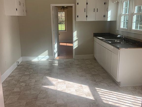 4th image of 210 Creme Haven Dr