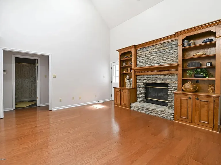 3904 Vantage Pl — Photo 5