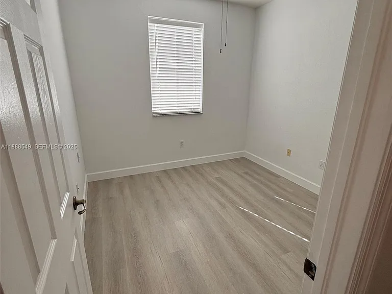 12185 SW 125th Ct — Photo 3