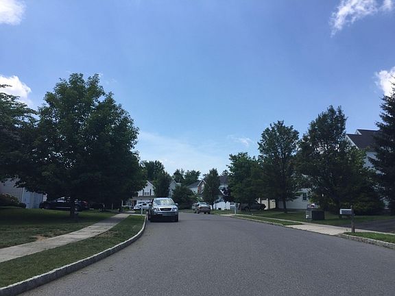5th image of 26 Jade Ln