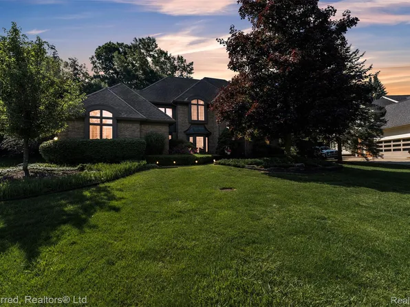 17649 Rolling Woods Cir, Northville, MI 48168