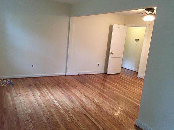 1st floor master bedroom with sitting area