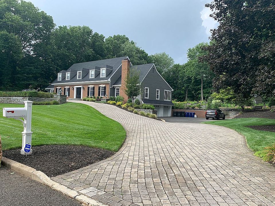 2nd image of 829 Stonewall Ct