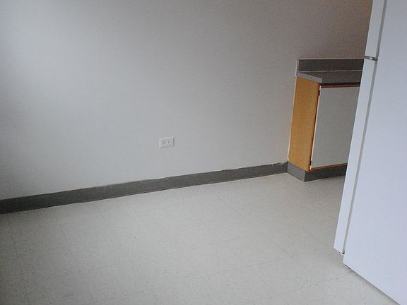 3rd image of 542 N Pine Ave APT 207