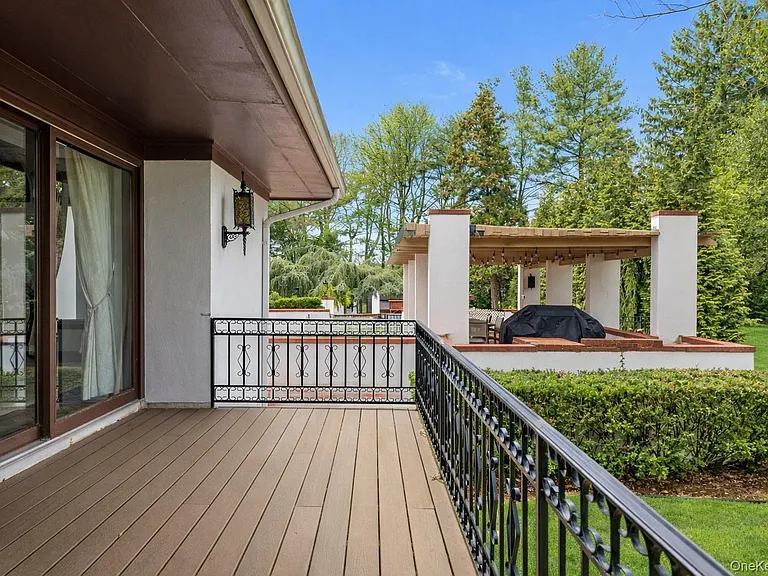 8 Plaka Ct — Photo 32
