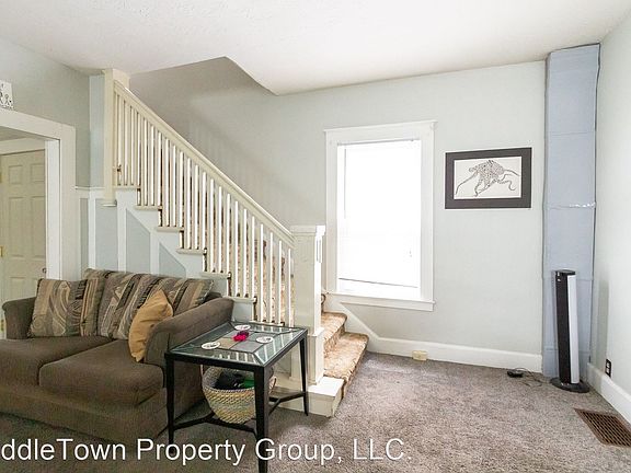 5th image of 825 W Ashland Ave