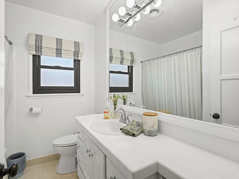 2045 Armour St — Photo 22