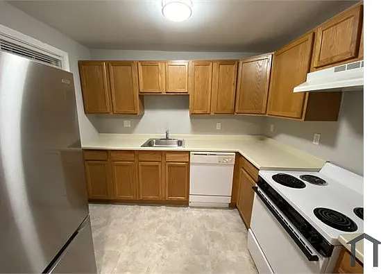 16 Clarmore Dr #2A — Photo 4