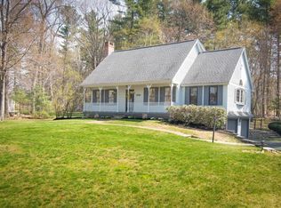 10 Applewood Rd, Pelham, NH 03076