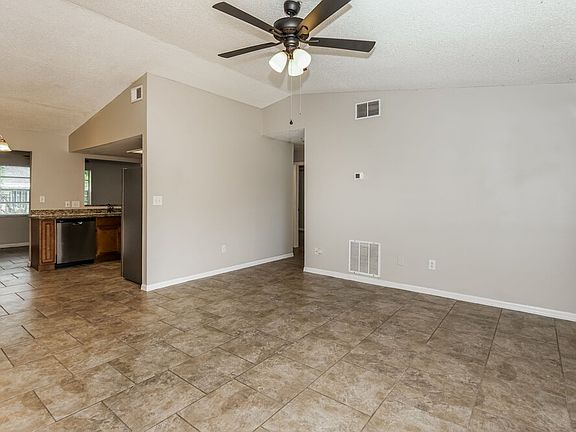4th image of 1555 Yorktown Ave