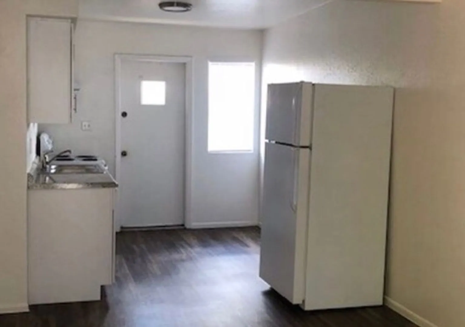 6019 W Alice Ave — Photo 2