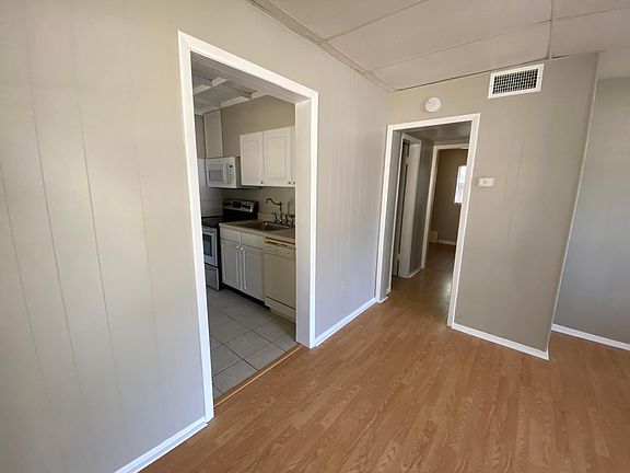 3rd image of 271 Fern St