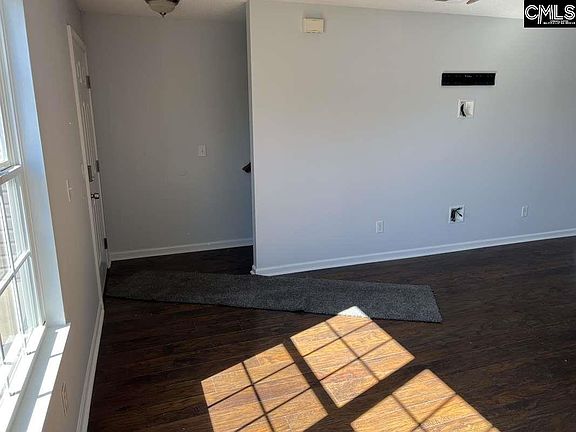 4th image of 212 Walkbridge Way