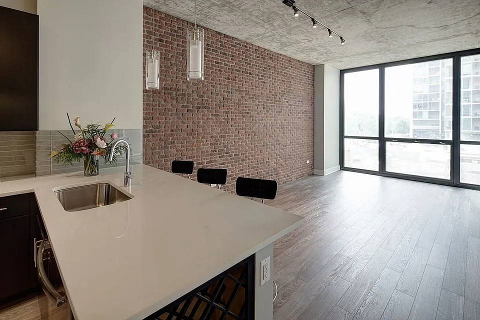 109 W Polk St #822