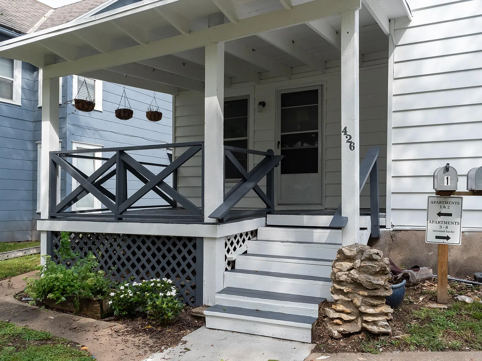 426 Olive — Photo 2