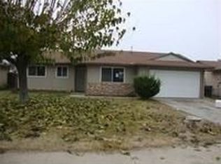 714 11th St, Sanger, CA 93657
