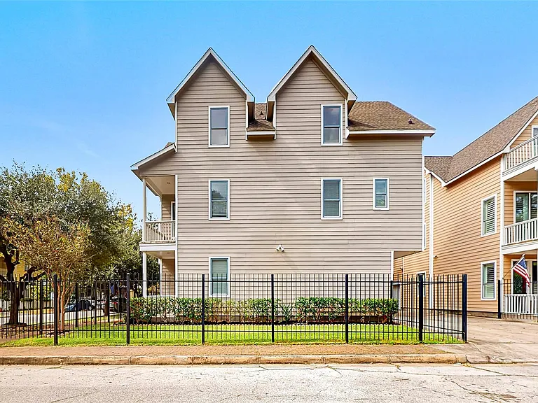2104 State St — Photo 31
