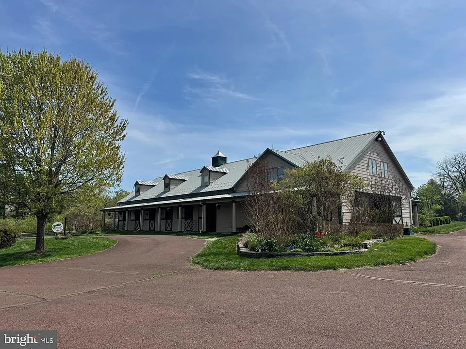 99 Plymouth Rd #BARN
