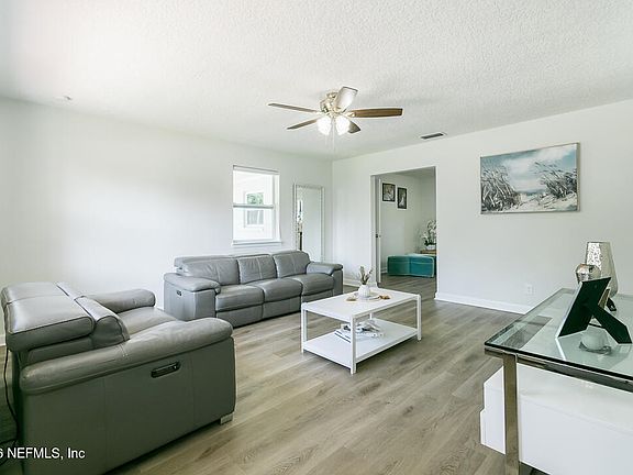 3rd image of 6221 ASHWOOD Lane