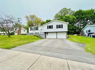 37 Mount Marcy Dr, Rochester, NY 14622