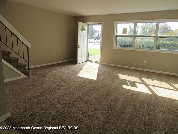 5th image of 183 Briar Mills Drive