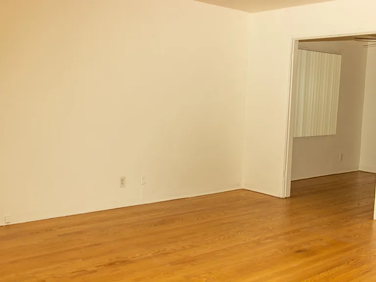 453 N Doheny Dr #B — Photo 3
