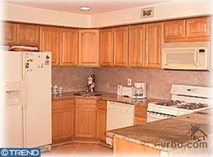 2nd image of 621 Ocean Ave #B