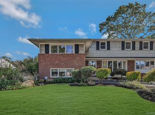 14 Genesee Dr, Commack, NY 11725