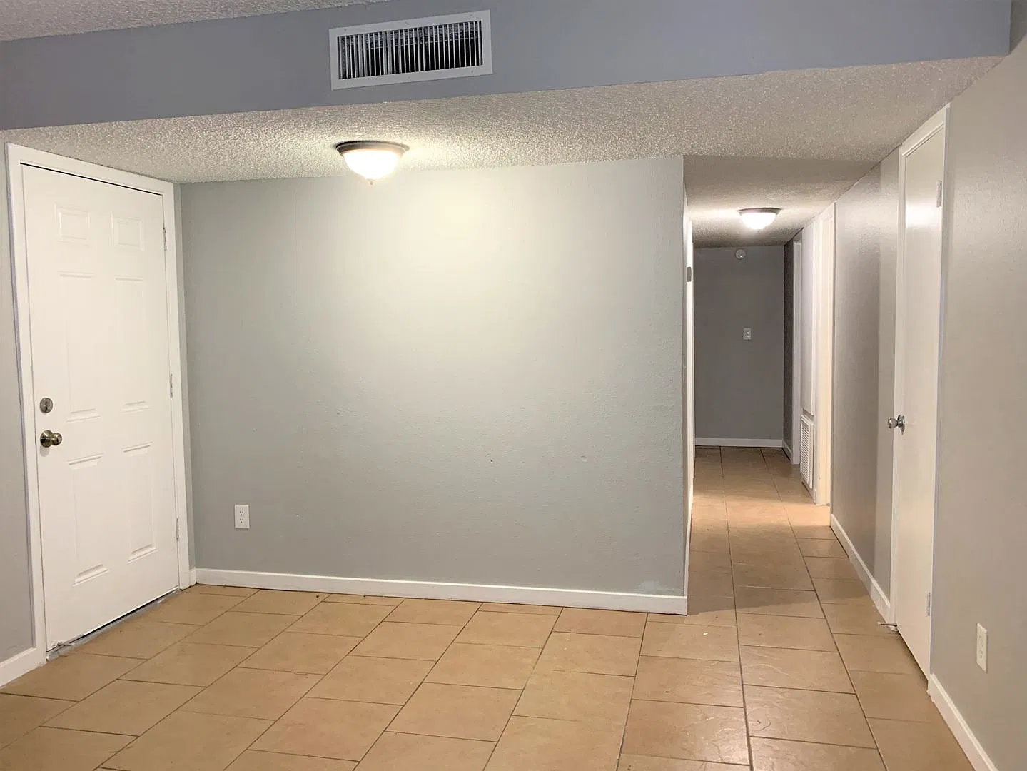 3357 W Harmont Dr — Photo 4