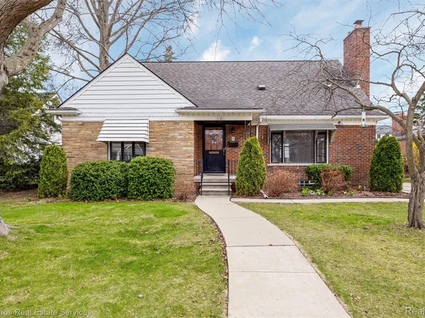1101 Torrey Rd, Grosse Pointe Woods, MI 48236