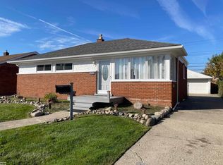 25315 Collingwood St, Roseville, MI 48066