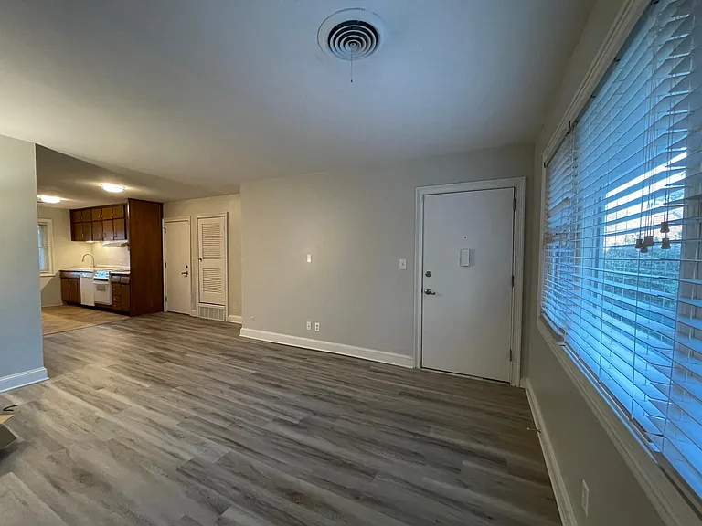 3668 Kingsboro Rd NE #10 — Photo 2