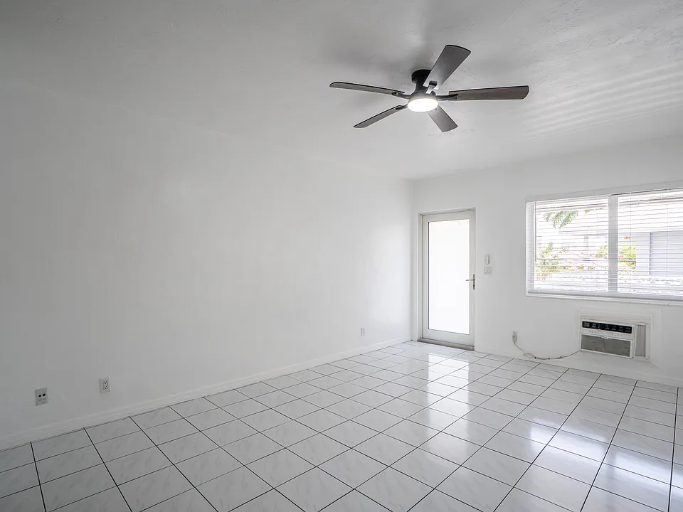 600 Layne Blvd #205