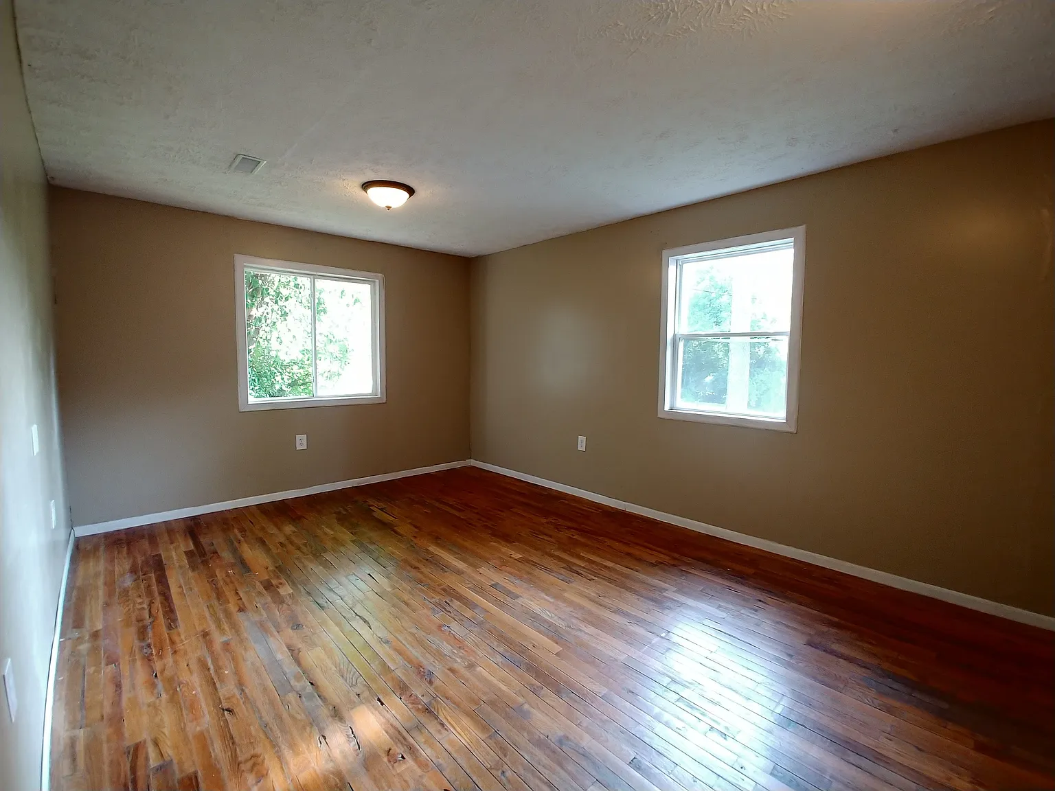 5 bed, 3204 sqft, $5,500 — Photo 4