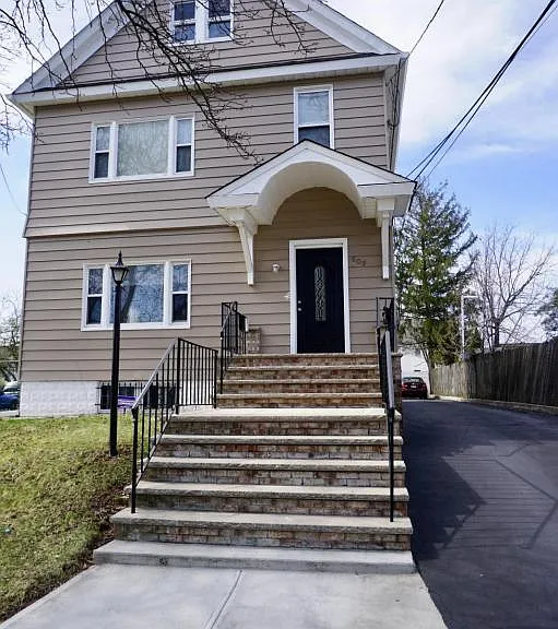 609 Adams St — Photo 15