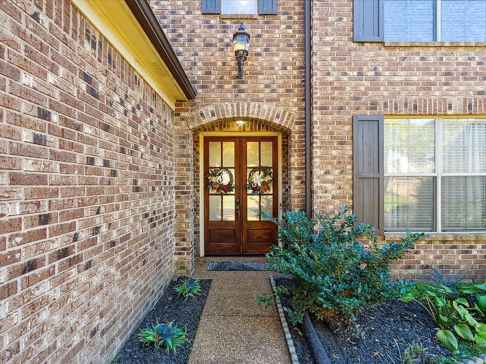 1st image of 330 Garden Springs Dr