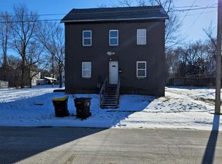 535 E Madison St, Freeport, IL 61032