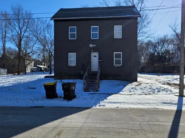 535 E Madison St, Freeport, IL 61032